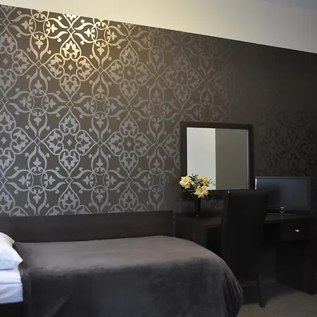 Bed & Breakfast Park Na Wojskiego 3*